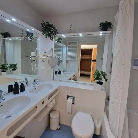 Sea, Pool, Private Beach Appartement *