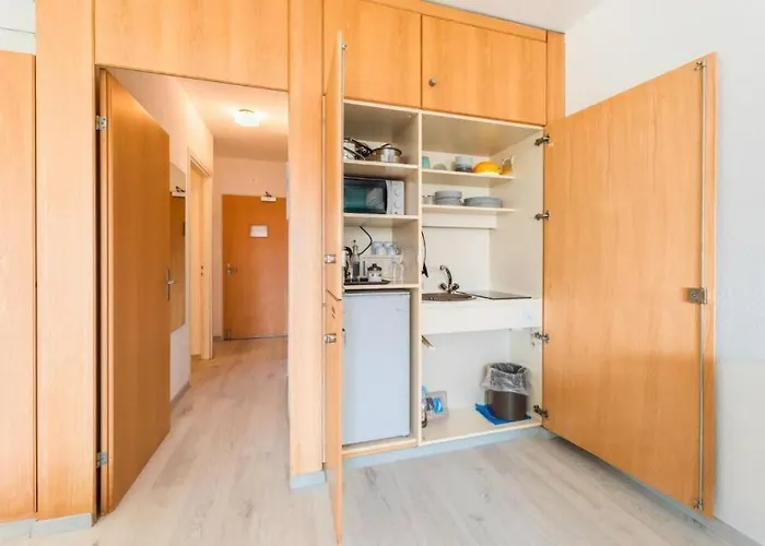 Sea, Pool, Private Appartement Bissone