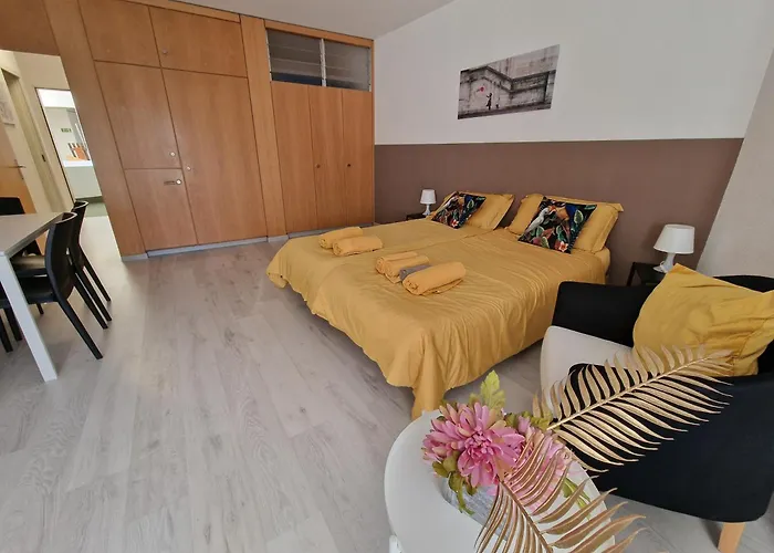 Sea, Pool, Private Appartement Bissone