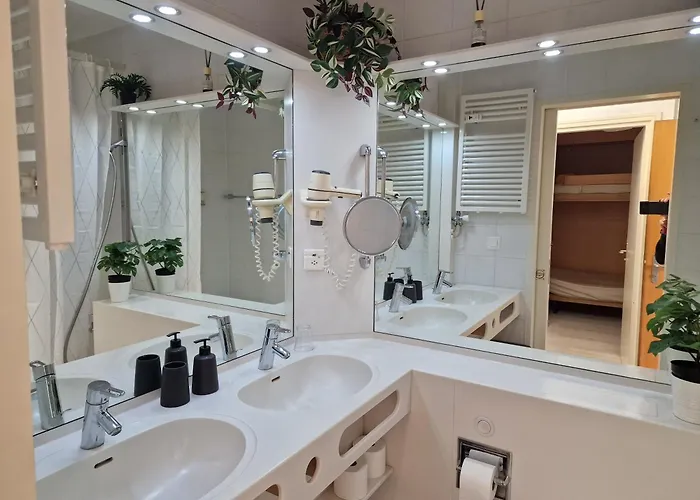 Sea, Pool, Private Lejlighed *