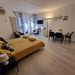Sea, Pool, Private Apartament Bissone