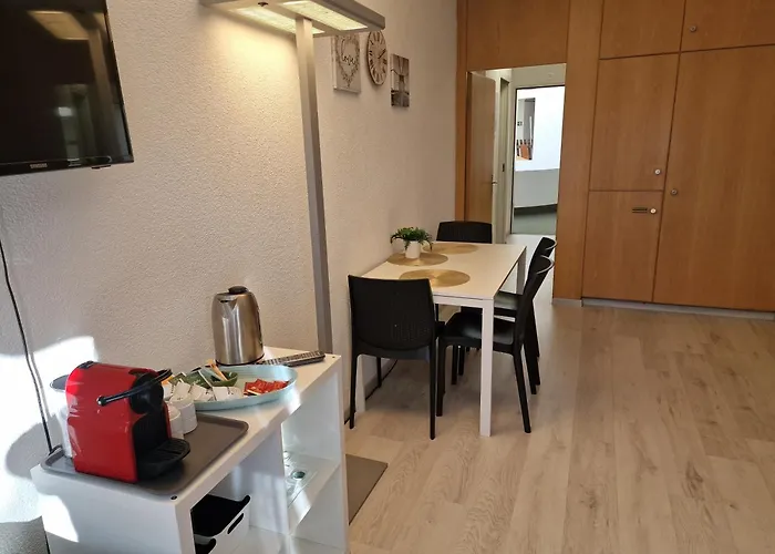 Sea, Pool, Private 아파트 비소네